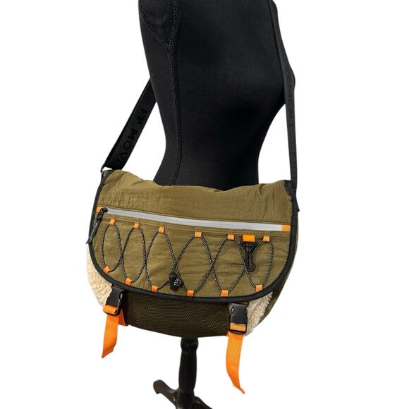 NWT! Free People Playoff Sherpa Messenger Crossbody in Olive Green - Picture 6 of 10